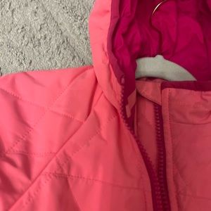 North Face snowsuit. Size 18-24 runs big. Great condition with two small stains.